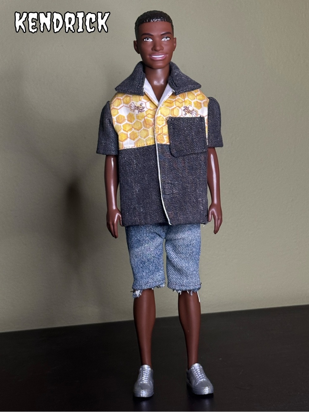 Handcrafted western style chambray doll shirt with honeycomb and bee print-OOAK - Picture 6 of 11